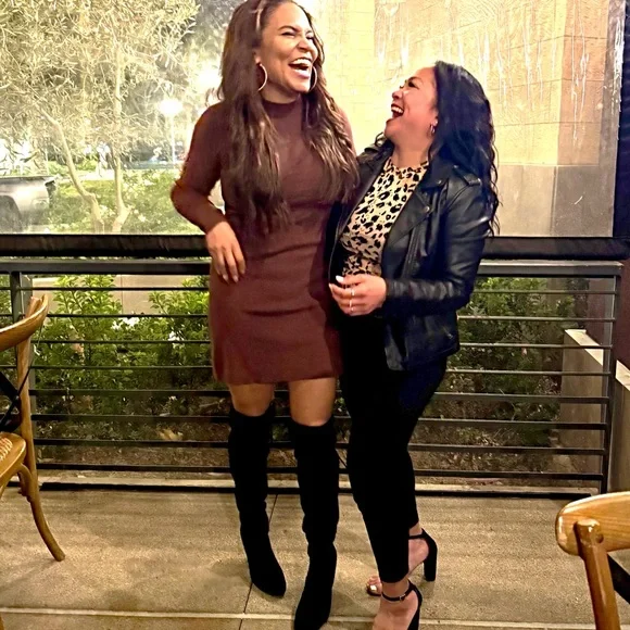 Elegant Brown Long-Sleeve Dress - Picture 2 of 6